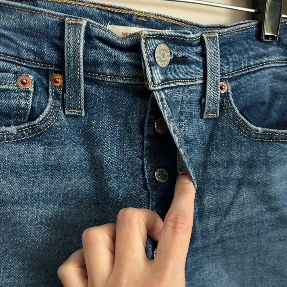 Levi's Wedgie Straight Jeans Size 27 Light Distressing